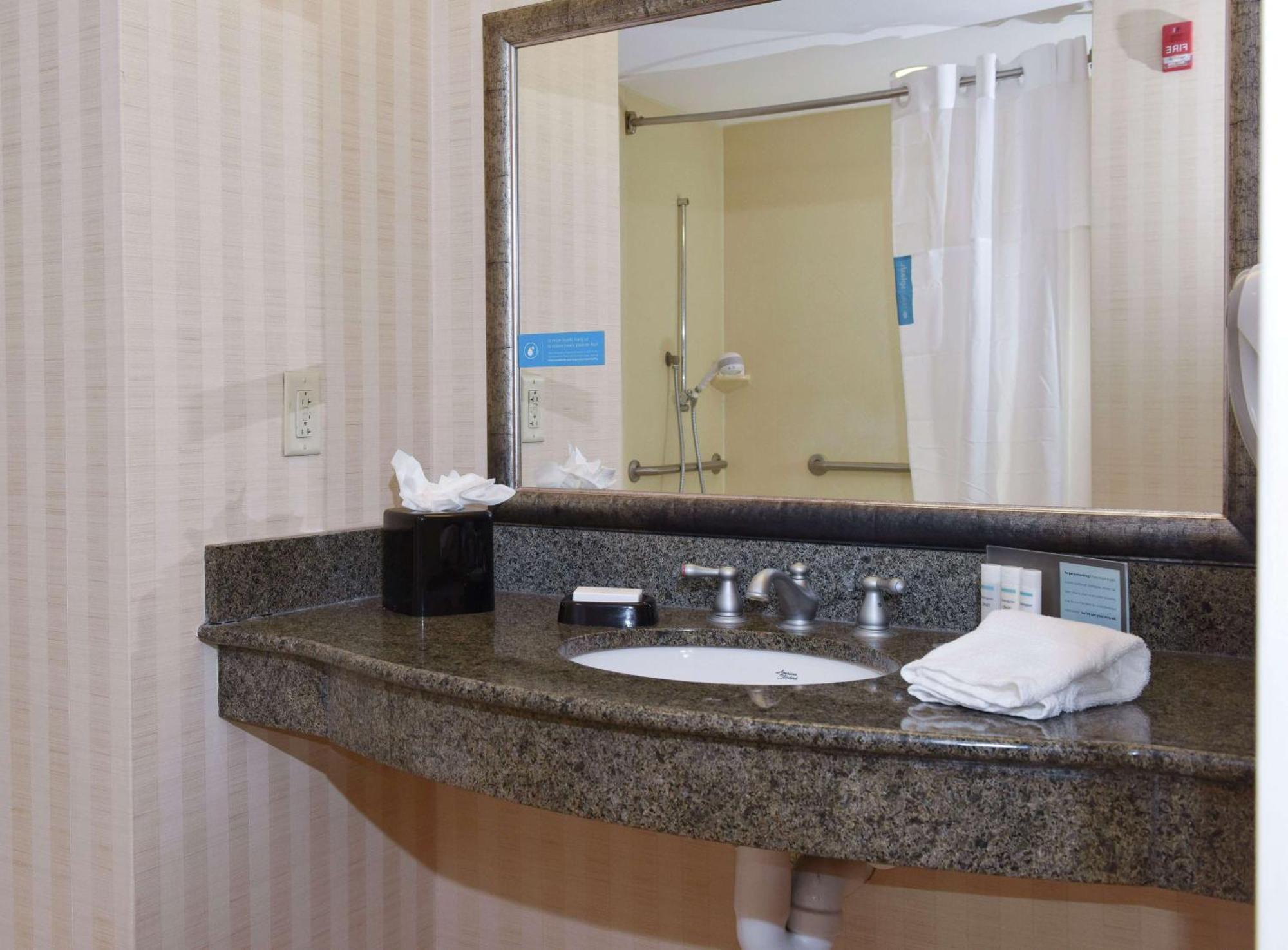 Hampton Inn&Suites Alexandria Extérieur photo